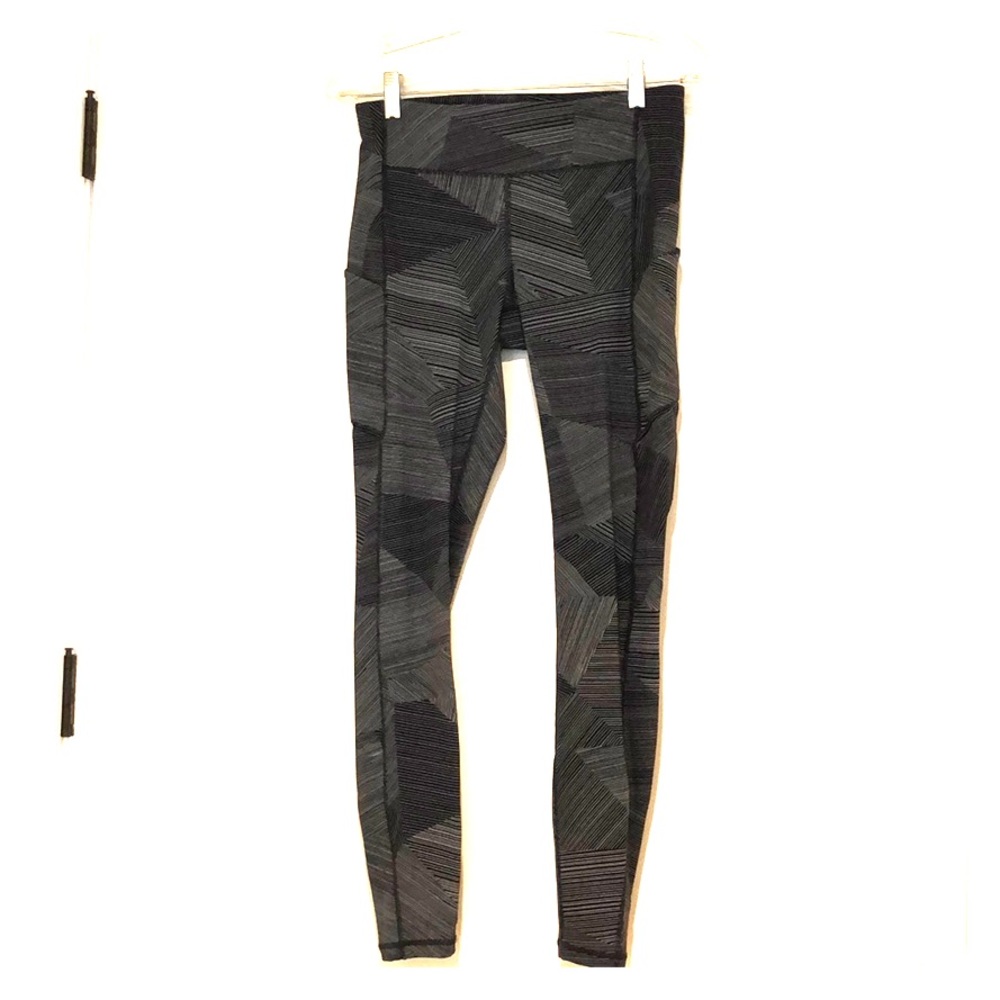 Lululemon leggings with side pockets. Like New!